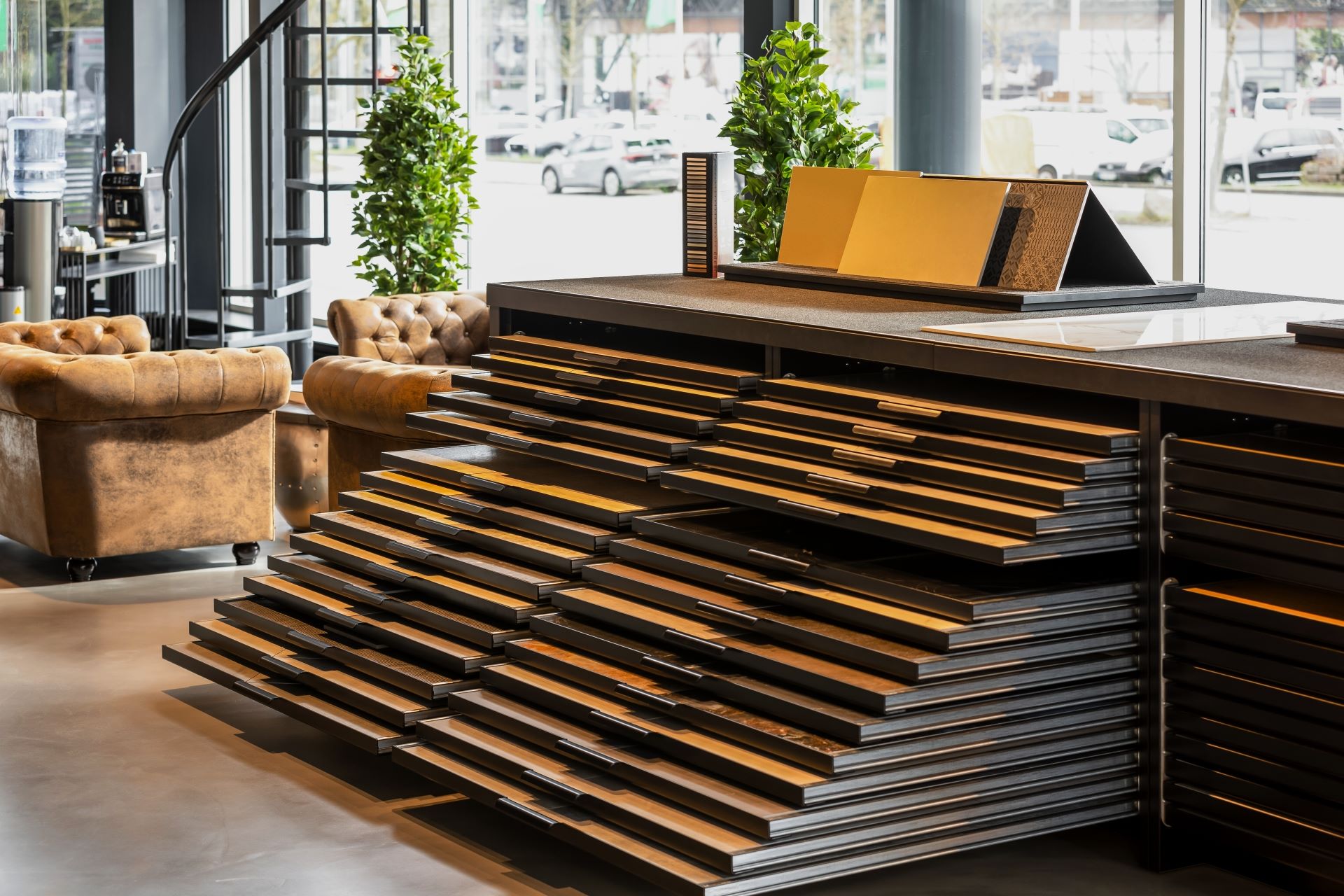 Desk with tiles